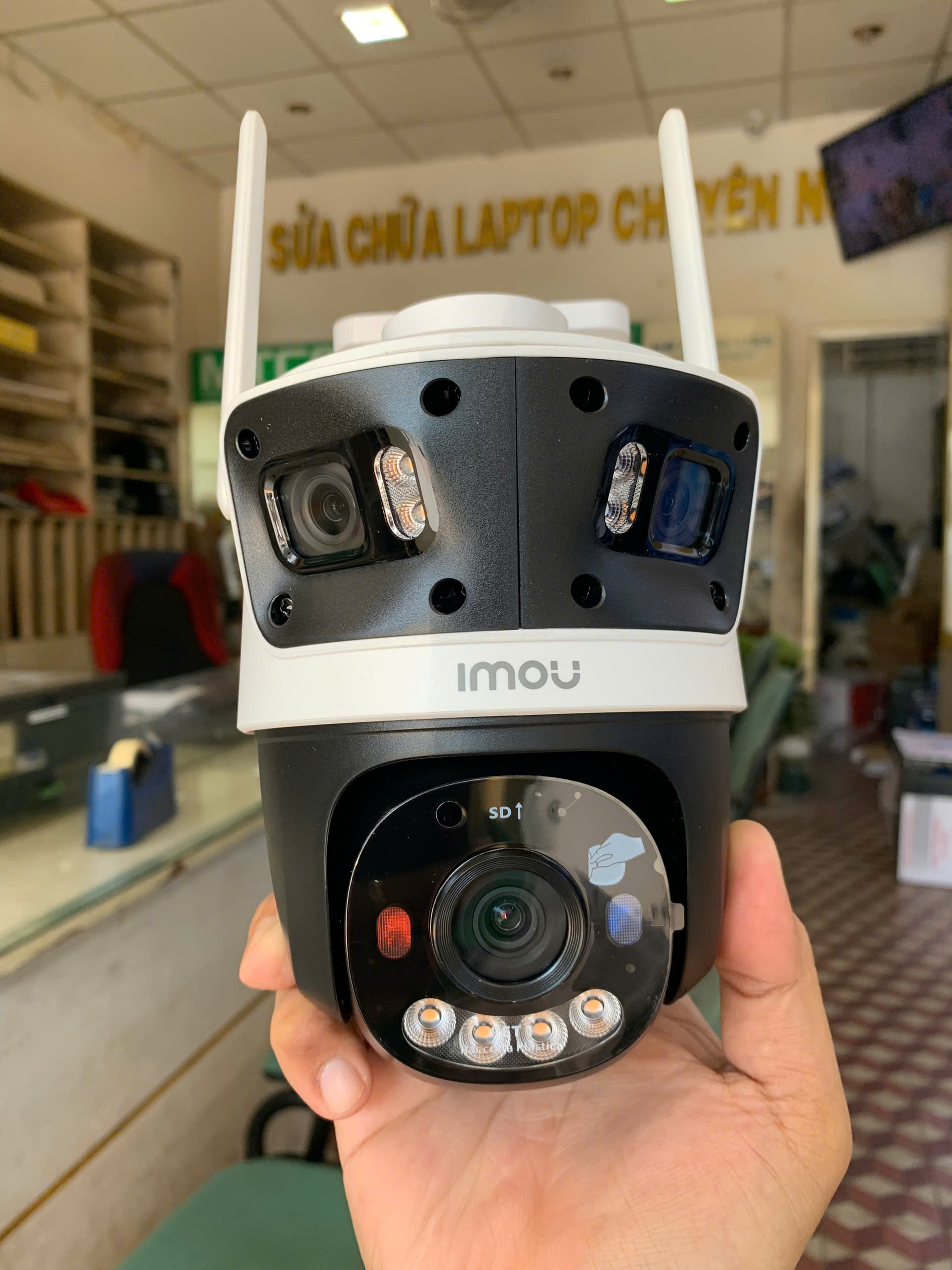 Camera Wifi IMOU Cruiser Triple 11MP IPC-S7UP-11M0WED