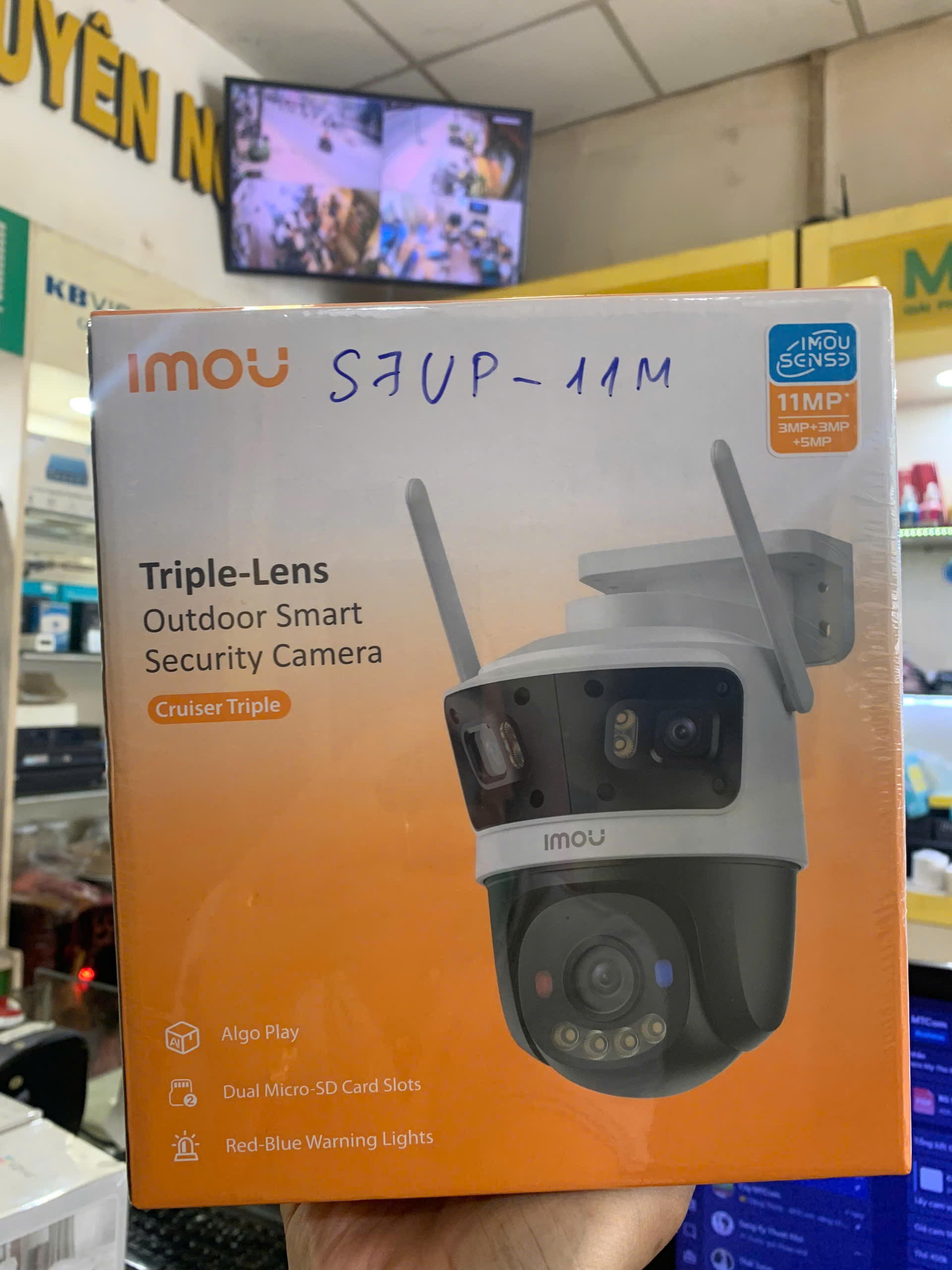 Camera Wifi IMOU Cruiser Triple 11MP IPC-S7UP-11M0WED