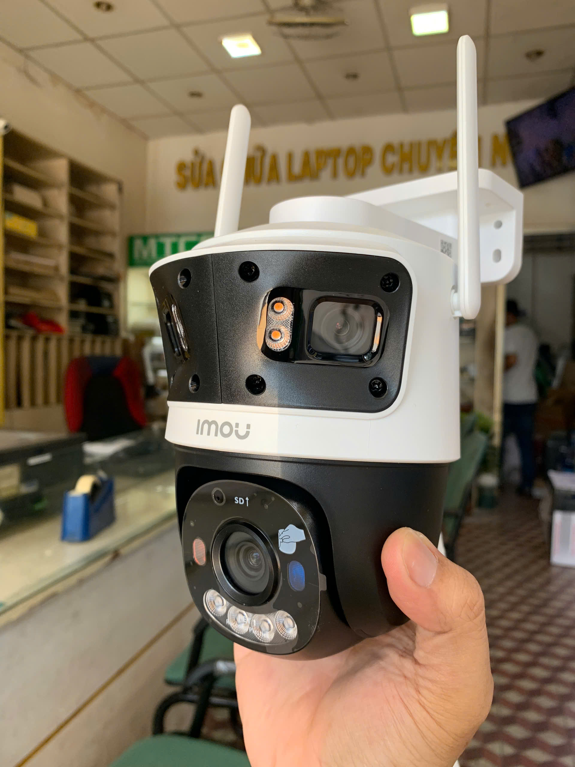 Camera Wifi IMOU Cruiser Triple 11MP IPC-S7UP-11M0WED