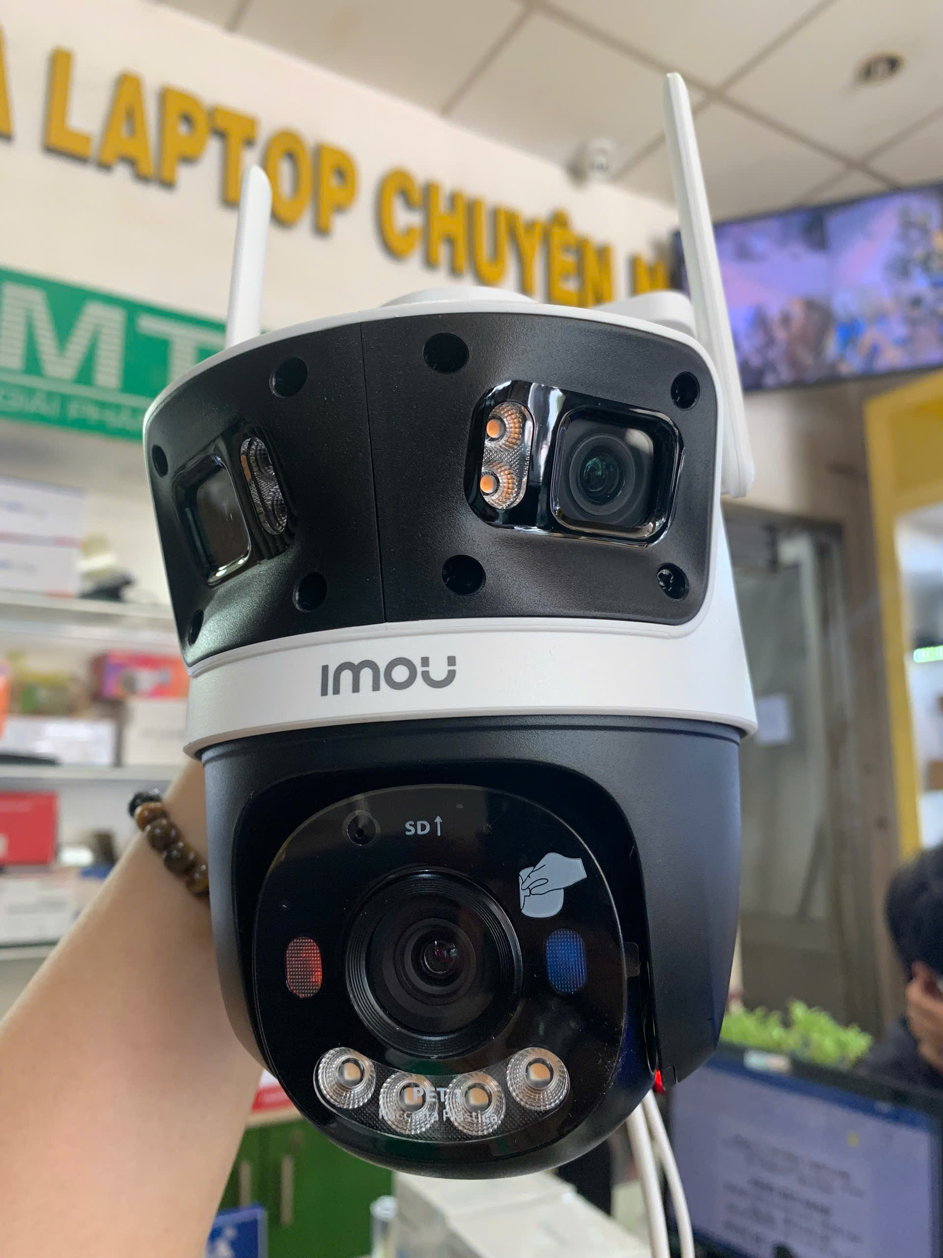 Camera Wifi IMOU Cruiser Triple 11MP IPC-S7UP-11M0WED