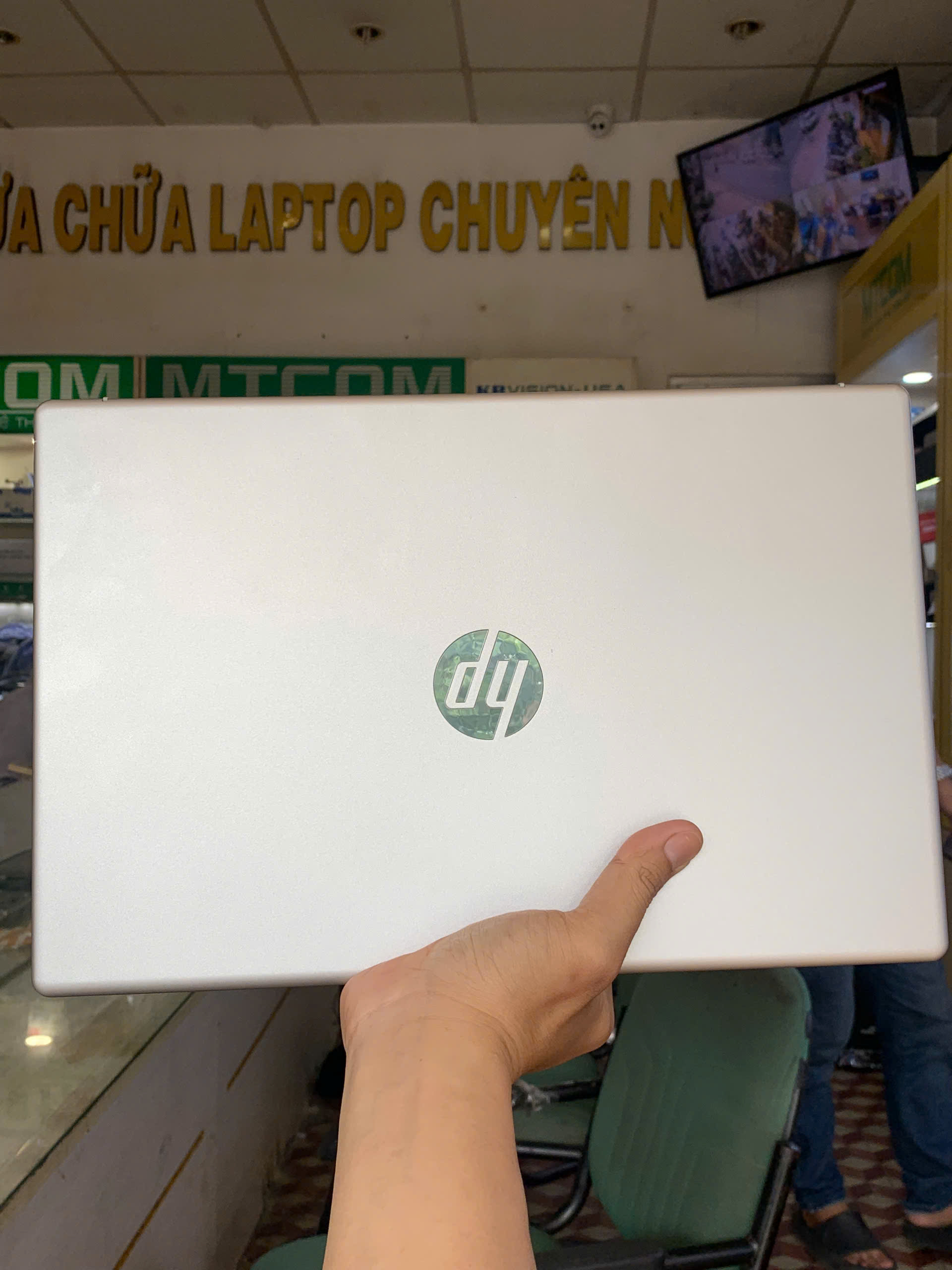 Laptop HP 15-fd1289TU (C2CV8PA)
